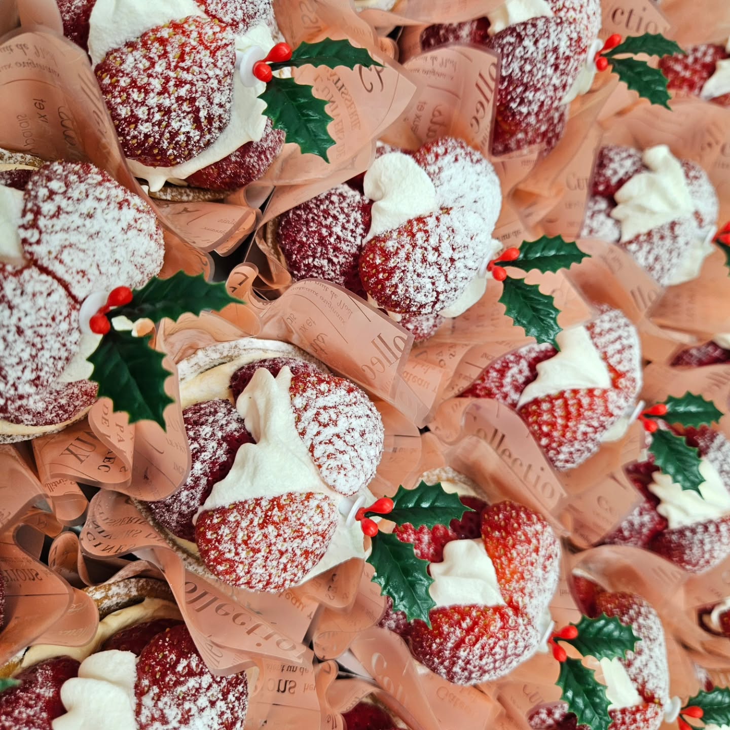 おはようございます、ベルネージュです

昨日より種類は少ないですが
本日もケーキたくさんご用意致しました

お客様のご来店お待ちしております‍♂️