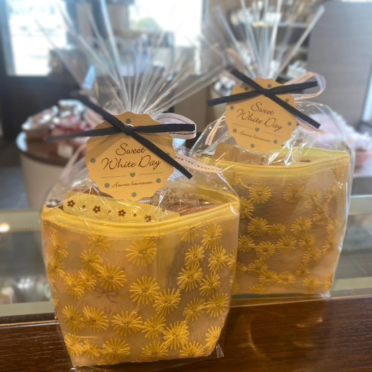 おはようございます、ベルネージュです

焼き菓子のラッピング色々ご用意ございます
ですが３月は焼菓子がよくでるのでご来店時になかったり作ってくださいと言われた時に対応しきれないことがありますので前もってのご予約をおすすめしますので宜しくお願い致します‍♂️

ご来店心よりお待ちしております‍♂️